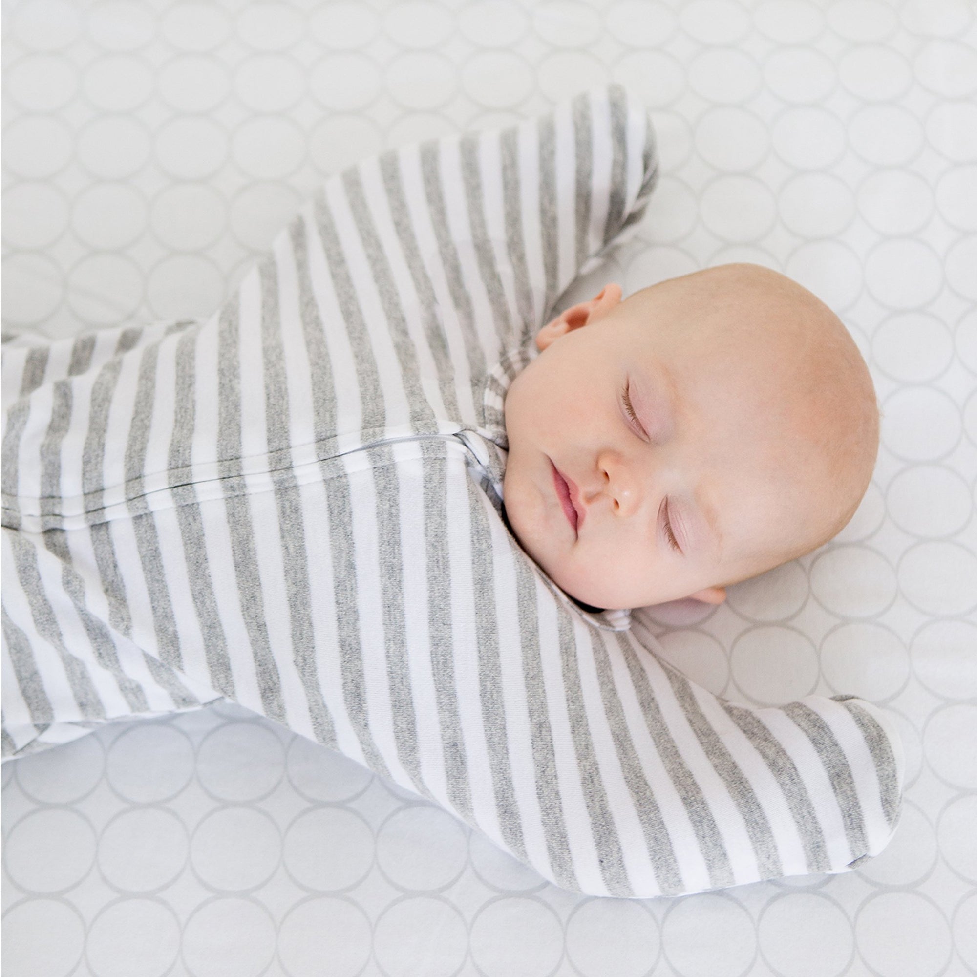 Flannel Fitted Crib Sheet Mod Circles on White, Kiwi SwaddleDesigns